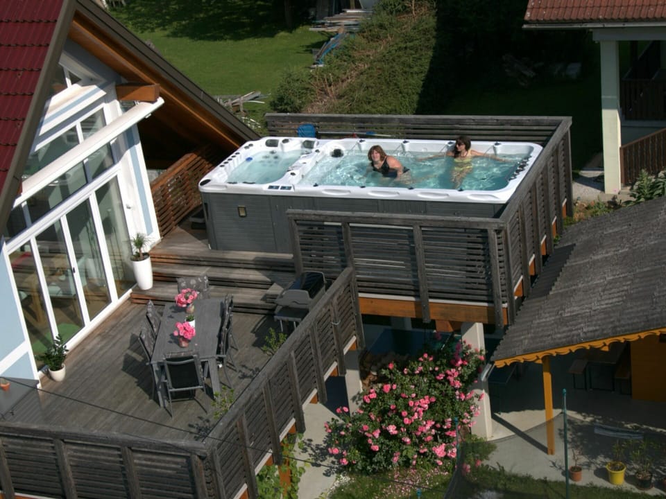 Plant, Building, Window, Swimming Pool, Urban Design, House, Residential Area, Roof, Leisure, Real Estate
