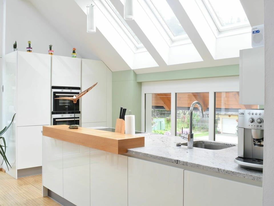Cabinetry, Property, Countertop, Houseplant, Building, Plant, Sink, Kitchen Appliance, Wood, Kitchen Stove