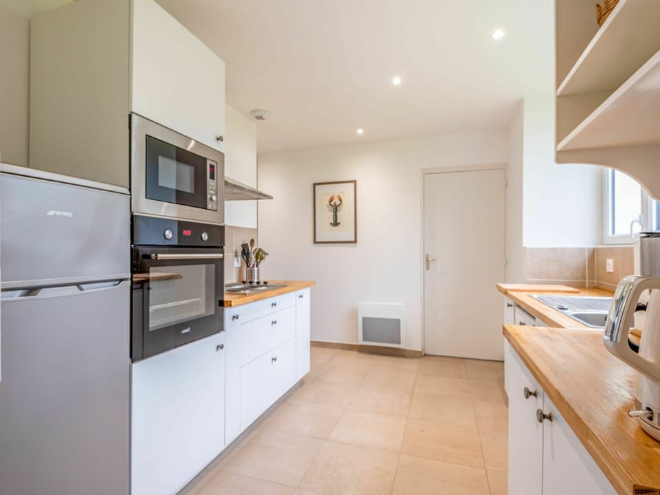 Cabinetry, Property, Furniture, Countertop, Building, Drawer, Kitchen, Kitchen Appliance, Wood, Kitchen Stove