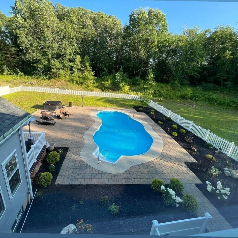 Saratoga Mansion, Heated InGround Pool By Track-Town-SPAC-Hiking-Skiing!