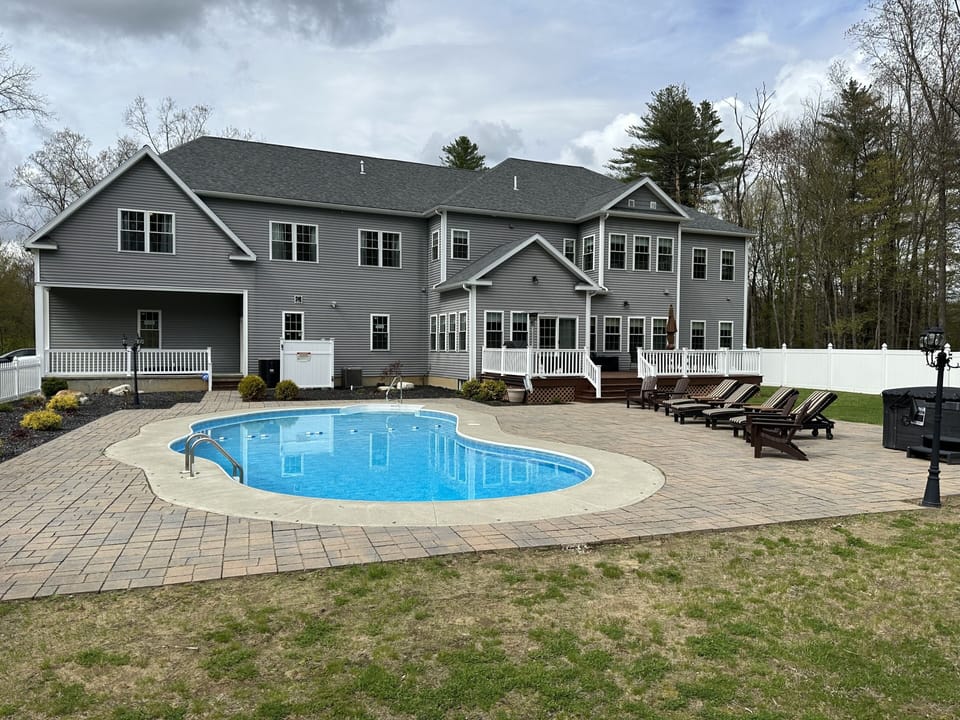 9 Bedroom Home, Heated In-Ground Pool/HotTub, Firepit, 4 Car Garage on 10 Acres