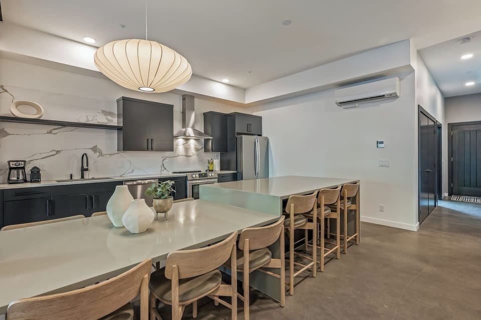 Kitchen and dining seating