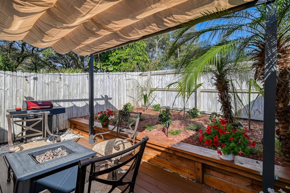 The garden patio is surrounded by a privacy fence giving you a perfect family hangout space to enjoy together!