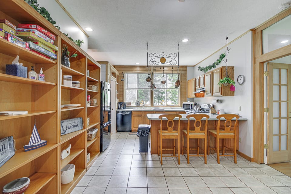 Fully Equipped Kitchen | Crock-Pot | Cooking Utensils