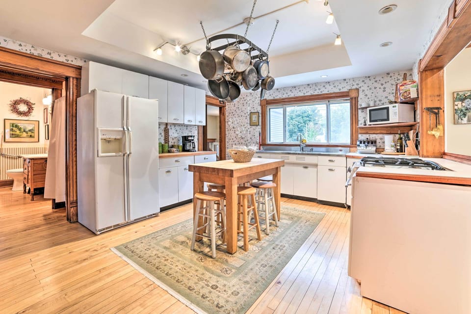 Fully Equipped Kitchen | Coffee, Creamer & Sugar