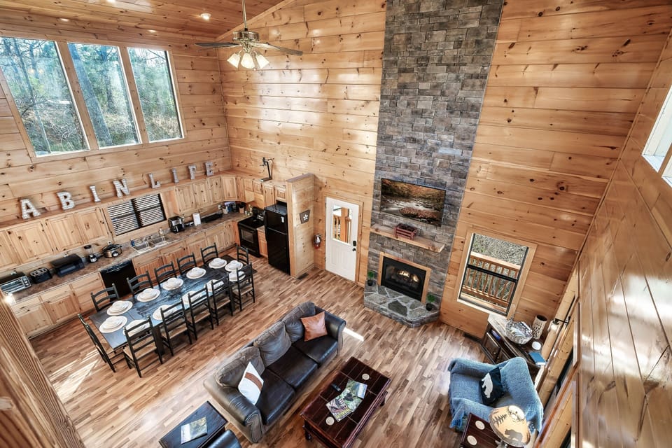 Spacious open kitchen and faimly room.