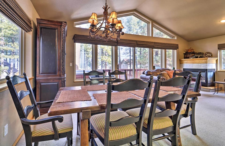 Living Room | Gas Fireplace