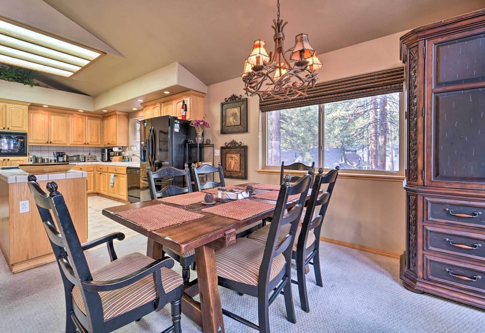 Living Room | 6-Person Dining Table