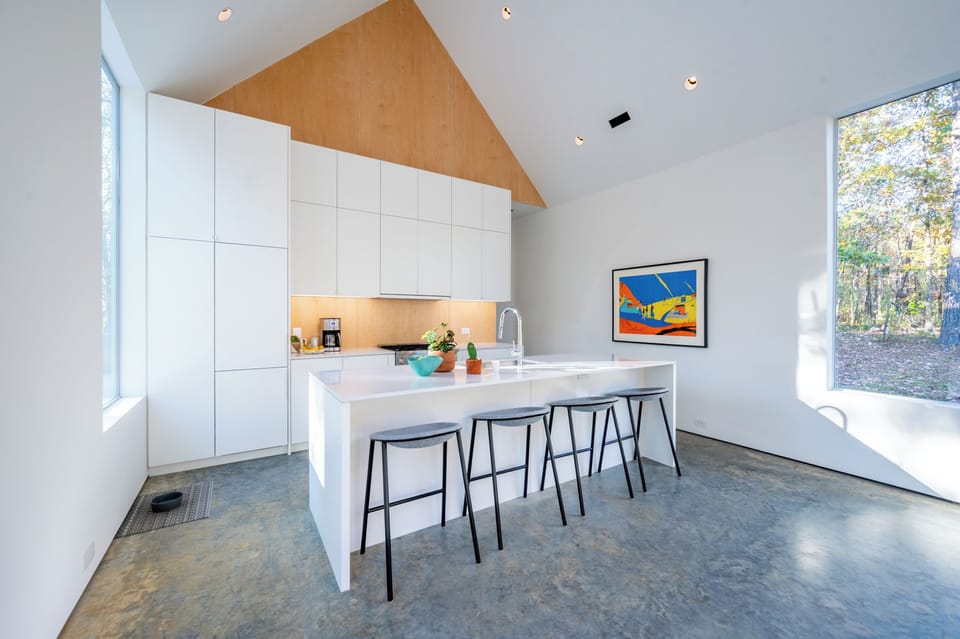 Kitchen: Sleek design meets nature—cook and dine amidst stunning views and vibrant decor!