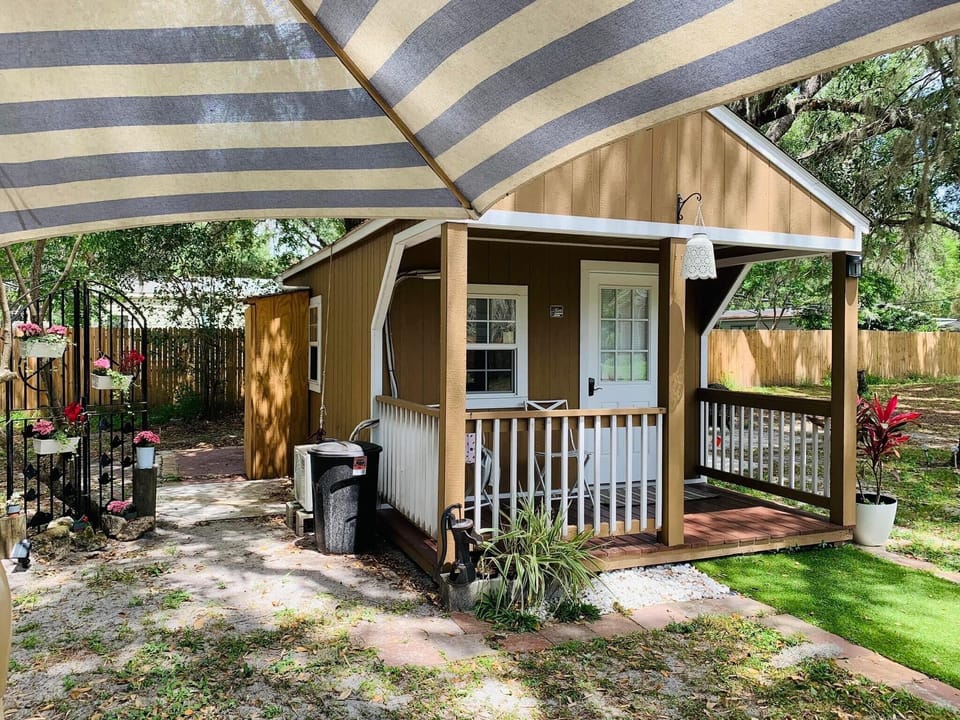 front . fence in all around