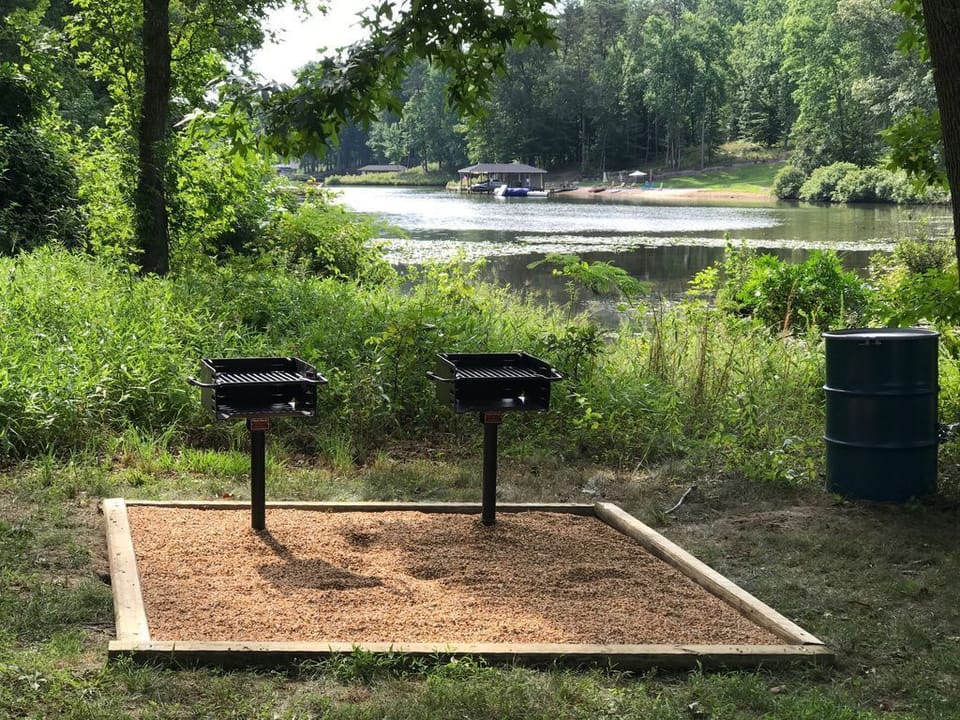 2 Charcoal grills