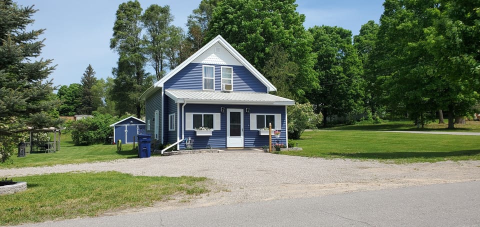 Summer front view with circle drive.