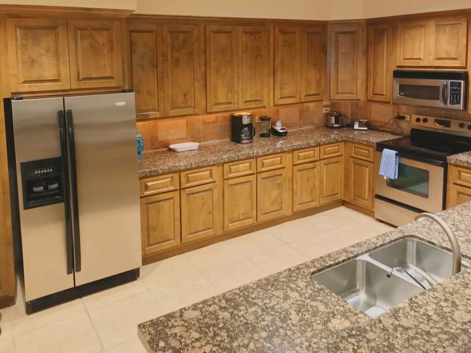 Refrigerator with ice maker