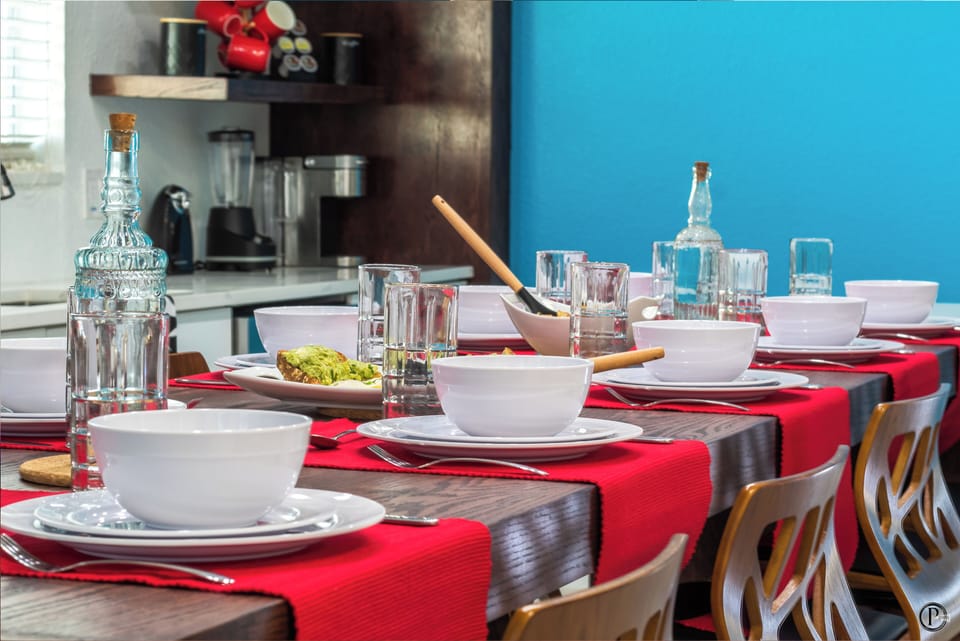 Dining island in kitchen seats 10 | Fully equipped contemporary kitchen. 