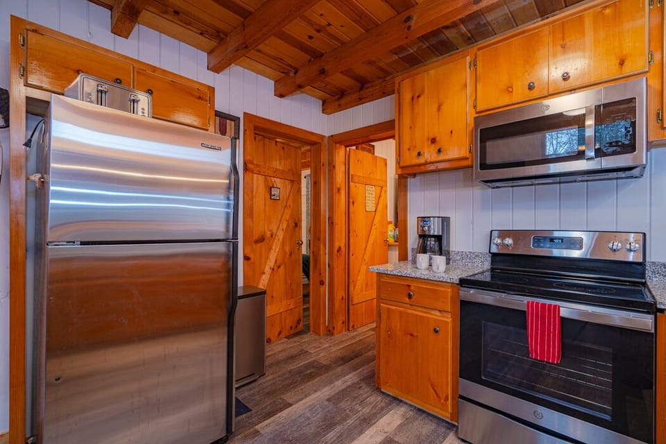 Full Kitchen; new appliances