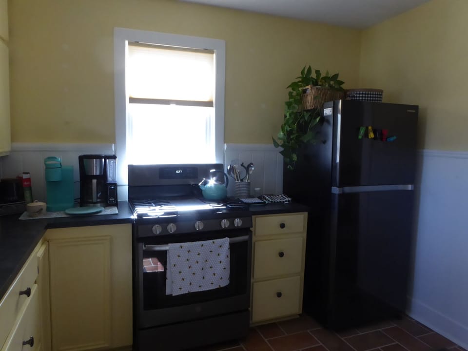 Gas range with built in grill.