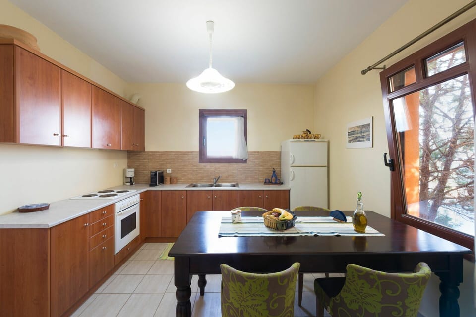Dining Room, Kitchen