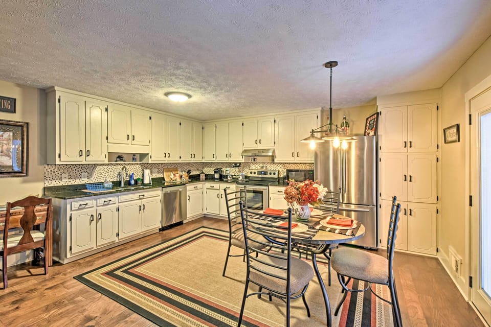 Kitchen | Fully Equipped w/ Cooking Basics