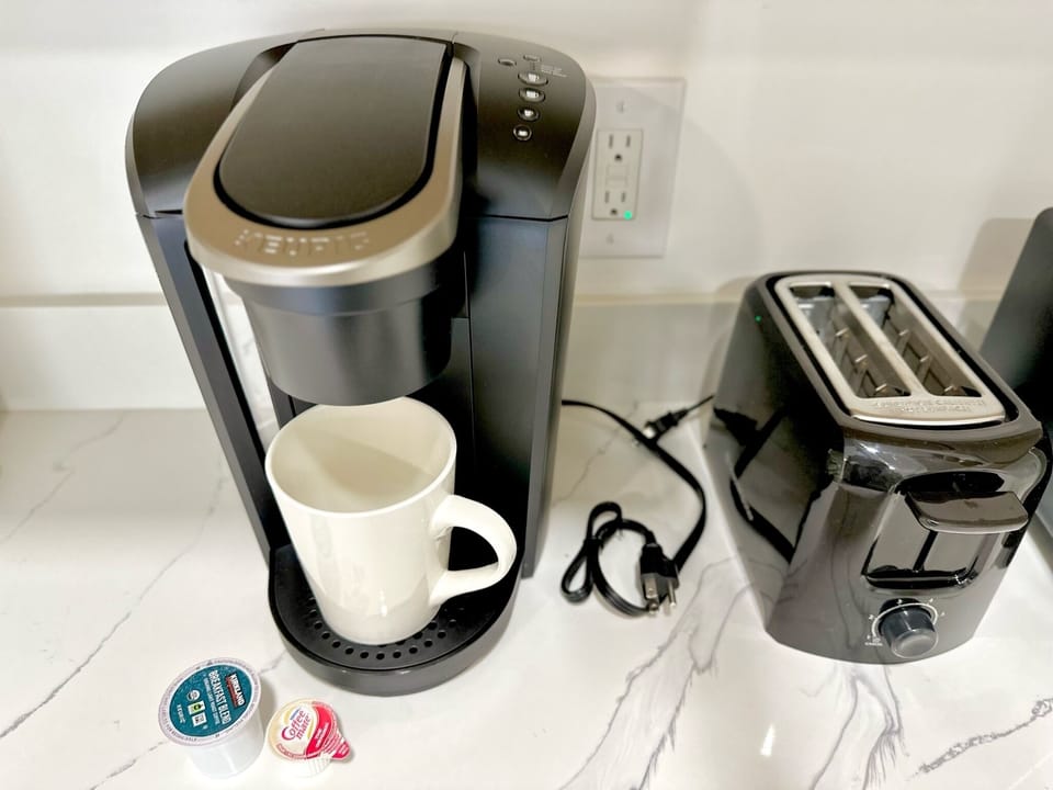 Kitchen- coffee machine & toaster