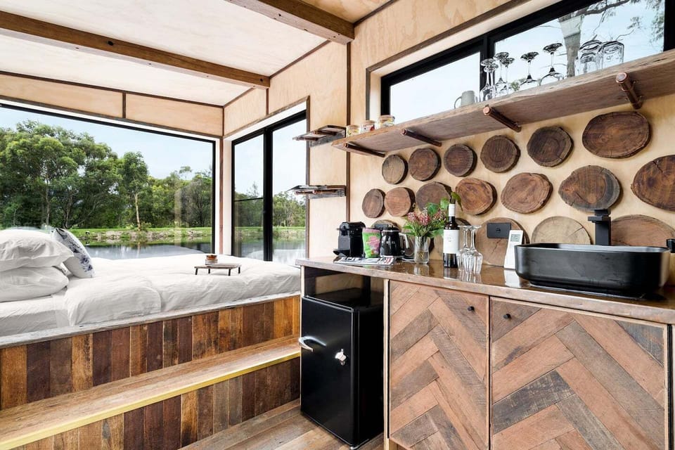 'Banksia' - Complete Dam Front Tiny Home in the Heart of Kangaroo Valley.

"Feel the magic of floating on the dam, whether it bed in the spacious bed or having an outdoor bath - you are at one with nature in complete privacy"