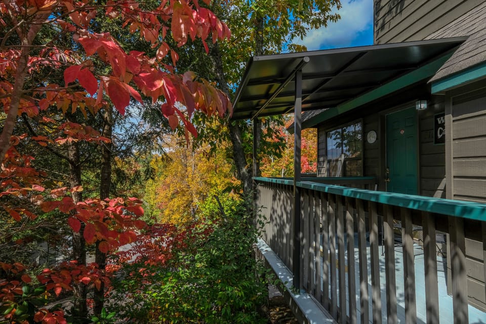 Smoky Mountain Chalet - Majestic Poolside Lookout - Covered entry deck 