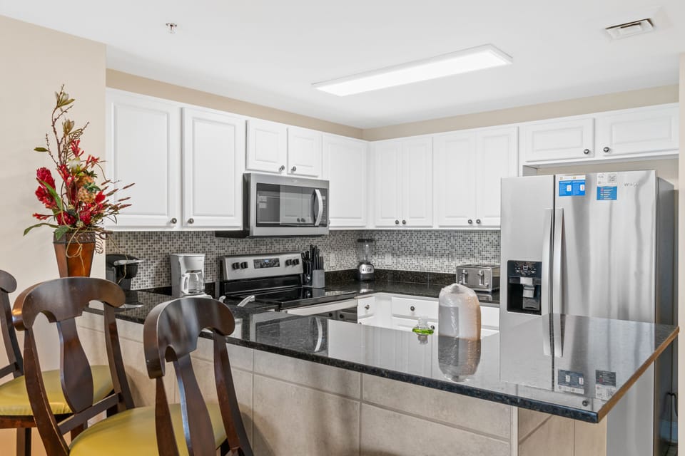 Kitchen with Breakfast Bar