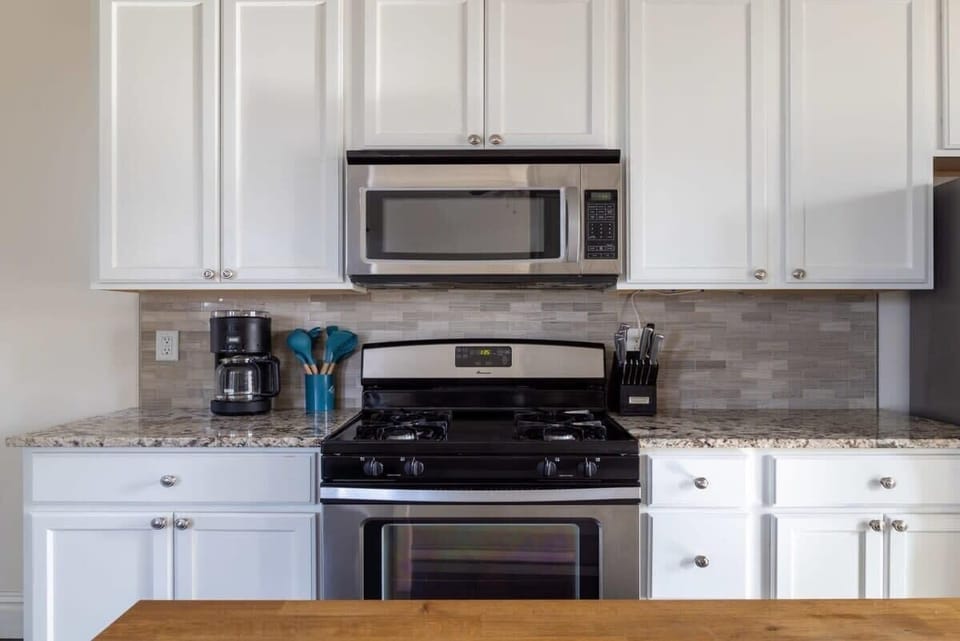 This kitchen comes fully stocked with all you need to impress your family with that home cooked meal. #VacationCooking 