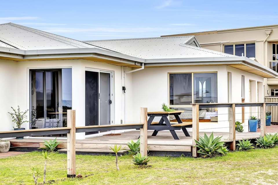 Private dwelling attached