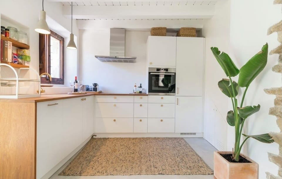 Kitchen (downstairs)
