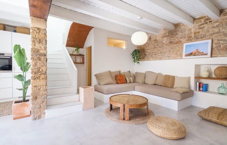 Living room (downstairs)