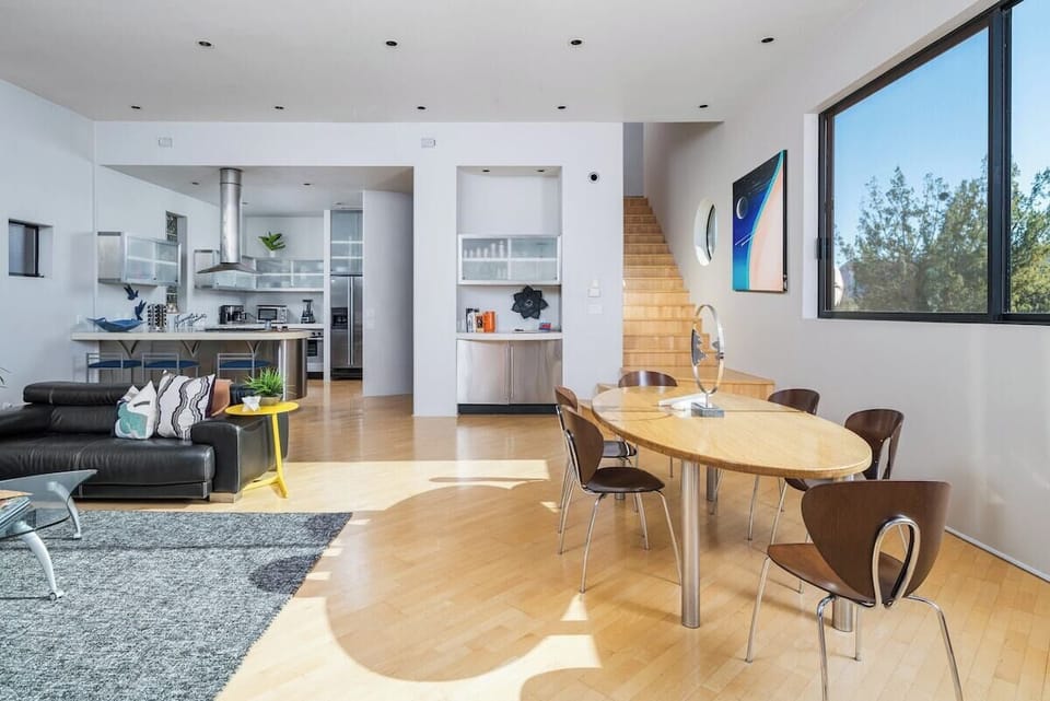 Open flow into the kitchen