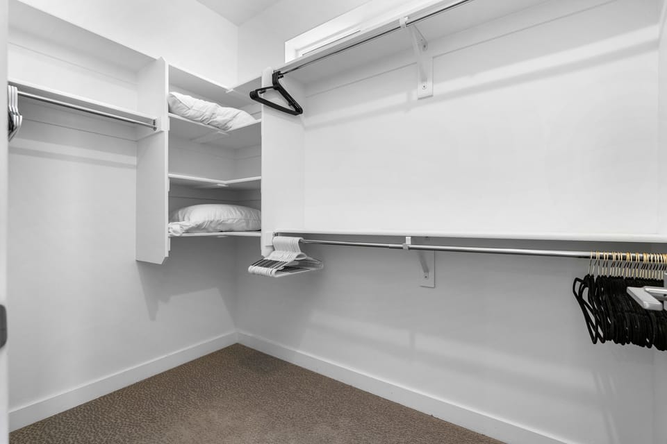 Plenty of storage space. Stay awhile!