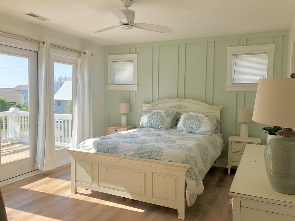 Primary bedroom with en-suite and private balcony
