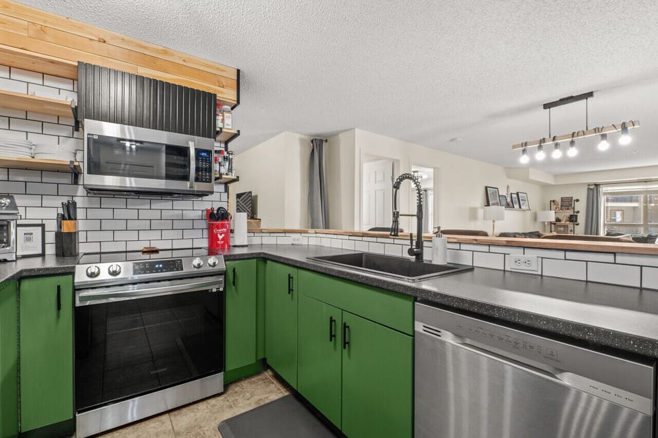 Full kitchen