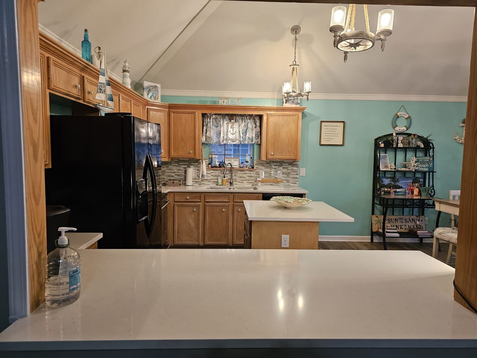 Kitchen bar area