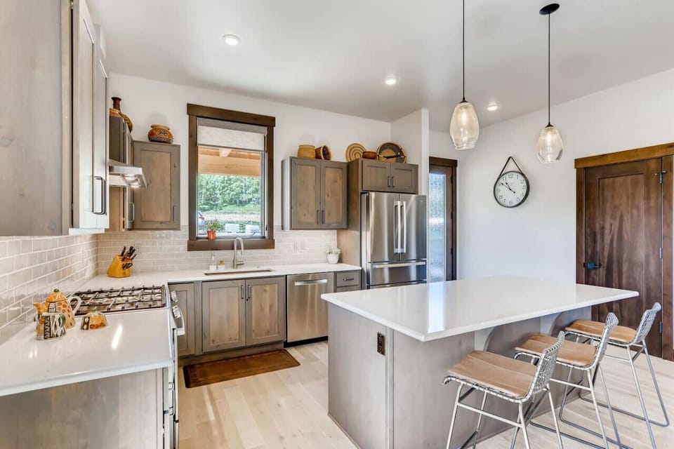 Full-size luxury kitchen