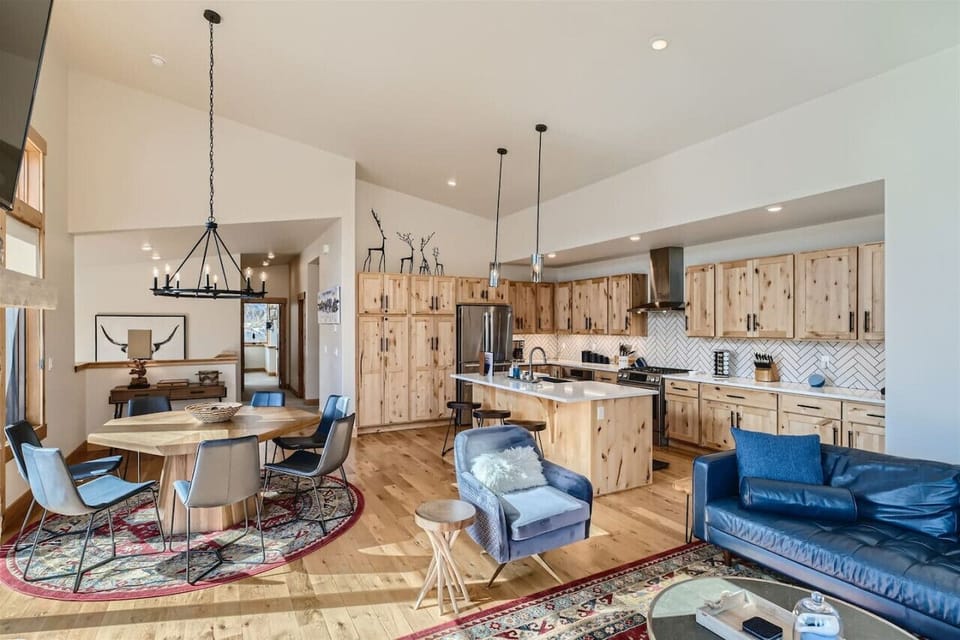 Open concept kitchen, dining and living area