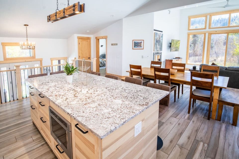 Full-size luxury kitchen