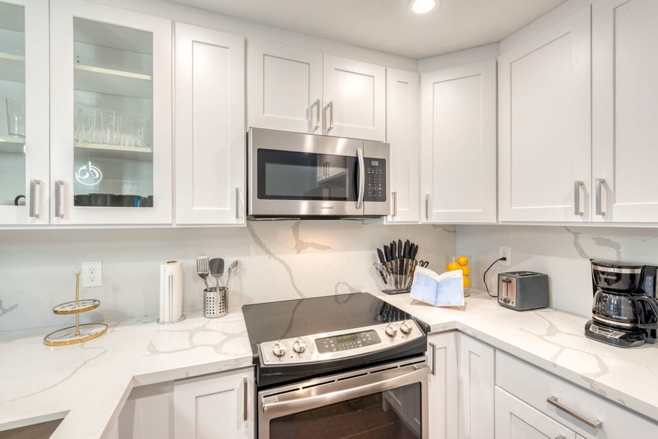 A lot of cabinets for extra storage for long term stays