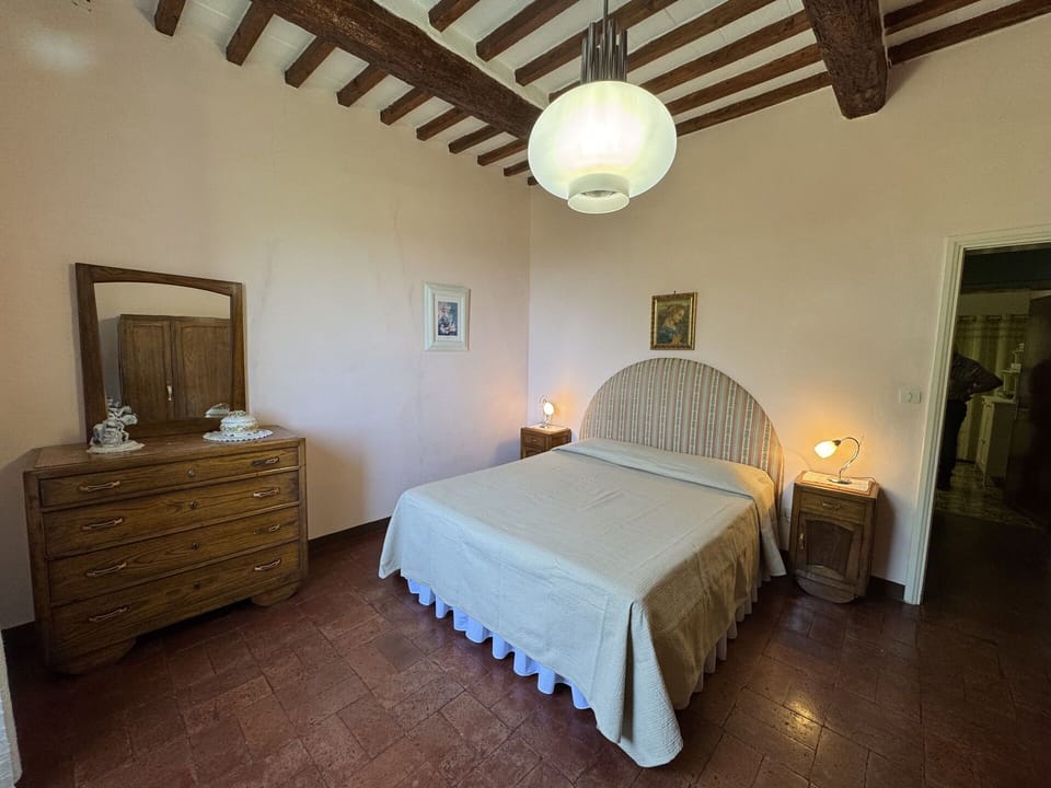Bed, Furniture, Bedroom, Wall, Bed Sheet, Flooring, Bedding, Interior Design, Wood, Floor