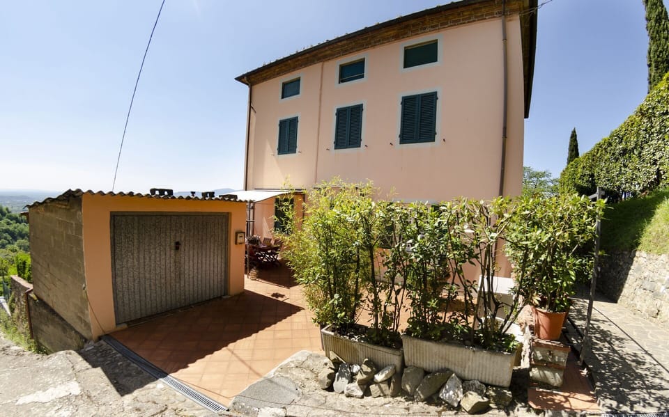 Plant, Building, Property, Sky, Window, Land Lot, Architecture, House, Neighbourhood, Biome