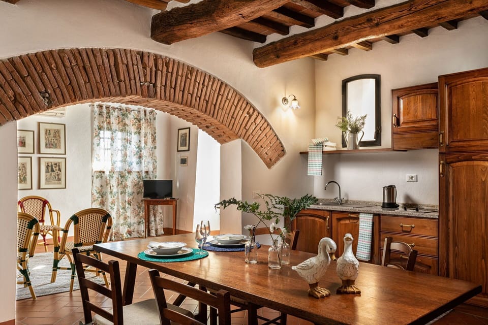agriturismo-la-papessa-chianti-san-donato-farmhouse-iride-living-room-kitchen