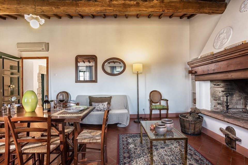 agriturismo-la-papessa-chianti-san-donato-farmhouse-camelia-diningroom