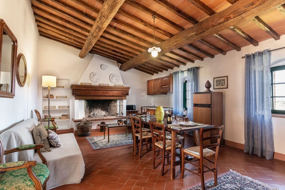 agriturismo-la-papessa-chianti-san-donato-farmhouse-camelia-diningroom