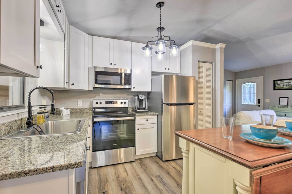 Kitchen | 2-Person Breakfast Bar | Basic Cooking Essentials