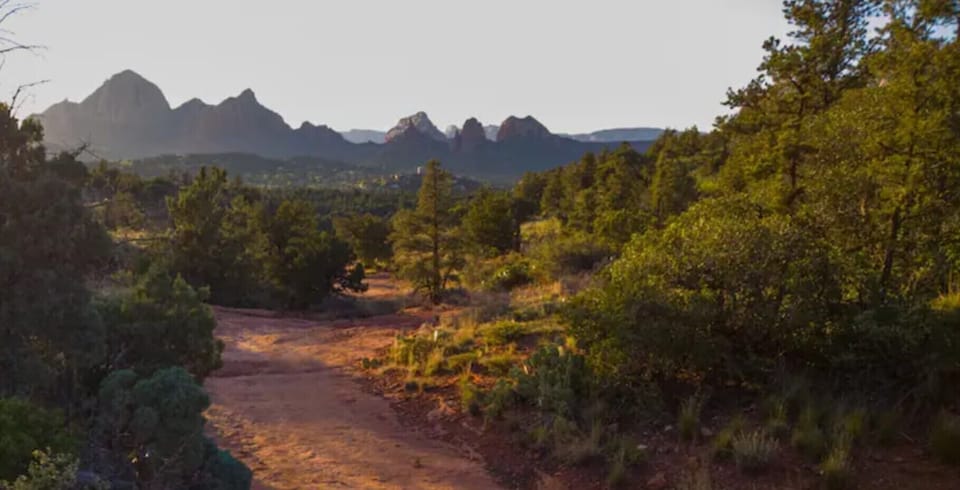 Less than a mile to Schnebly Hill Road with several easy hikes & amazing views.