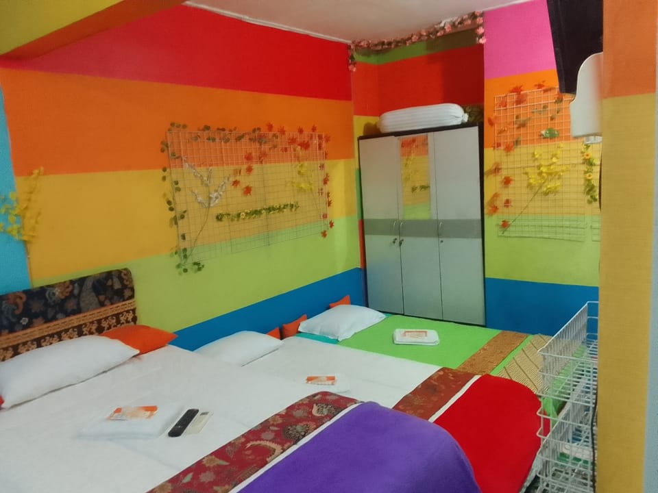 AC Triple Room = 3 x SIngle Bed = 3 Pax