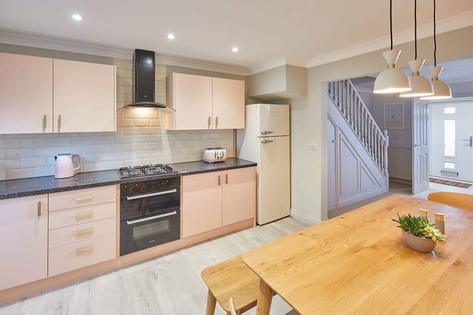 'Salty' Seaview, Saltburn-by-the-Sea - Host & Stay