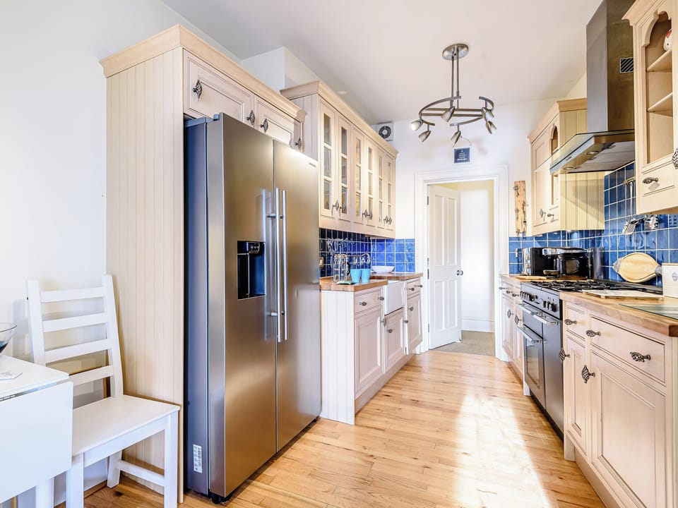 Well-equipped fitted kitchen | Apartment 1, Aberdovey
