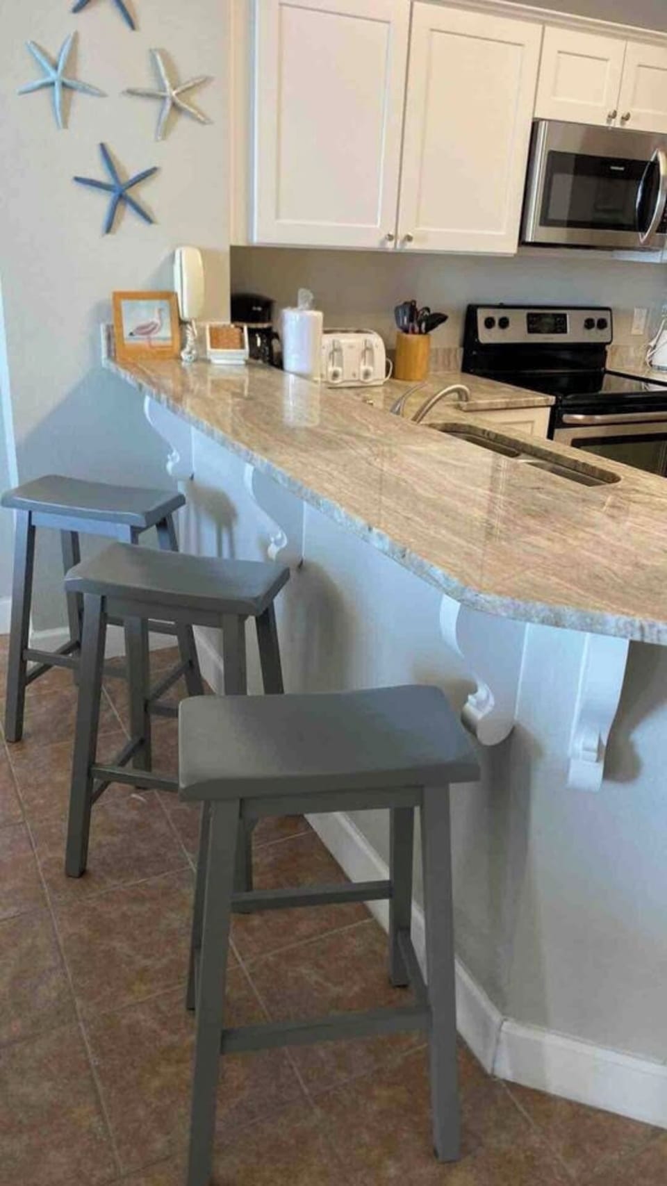 Kitchen and Breakfast Bar